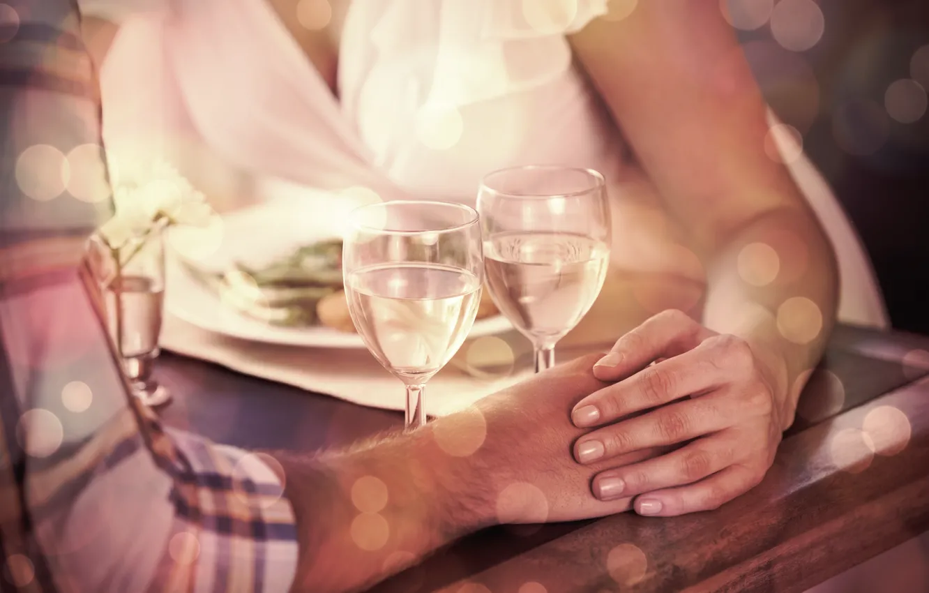 Фото обои женщина, руки, бокалы, мужчина, шампанское