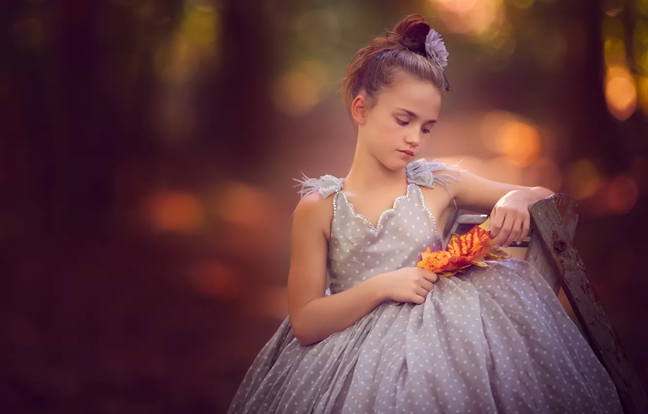 Фото обои листья, настроение, платье, девочка, боке