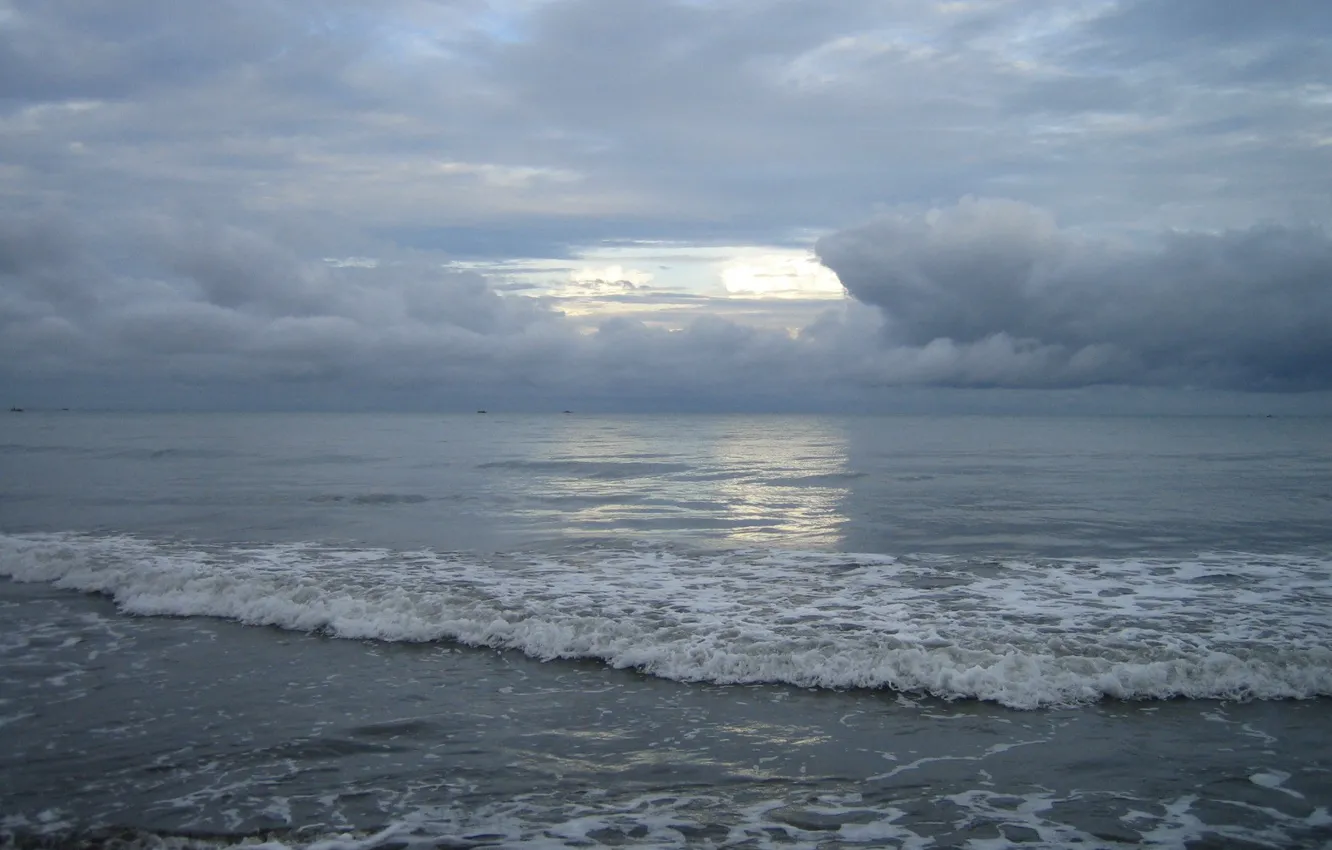 Фото обои песок, море, волны, облака