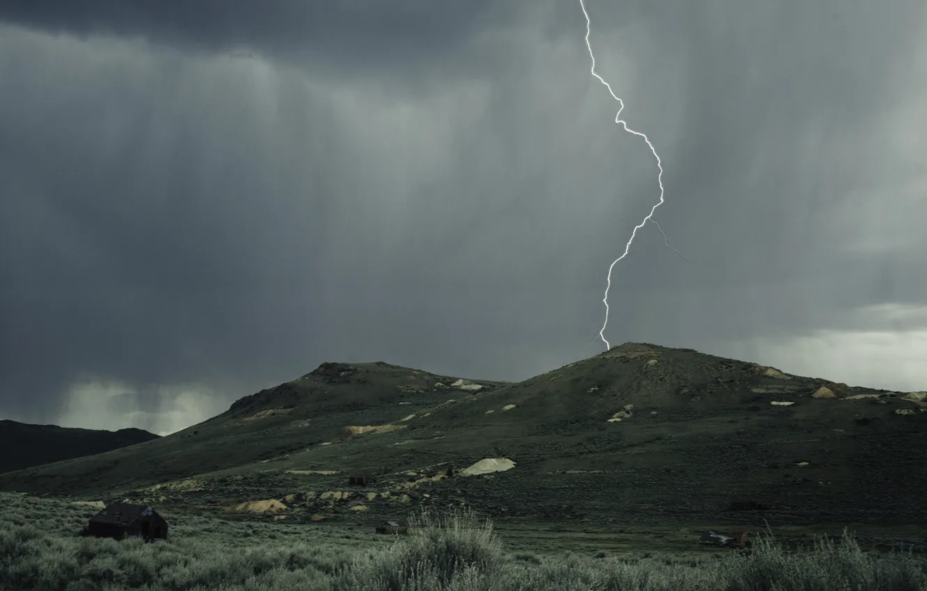 Фото обои Lightning, hills, cloudy, raining, cabins