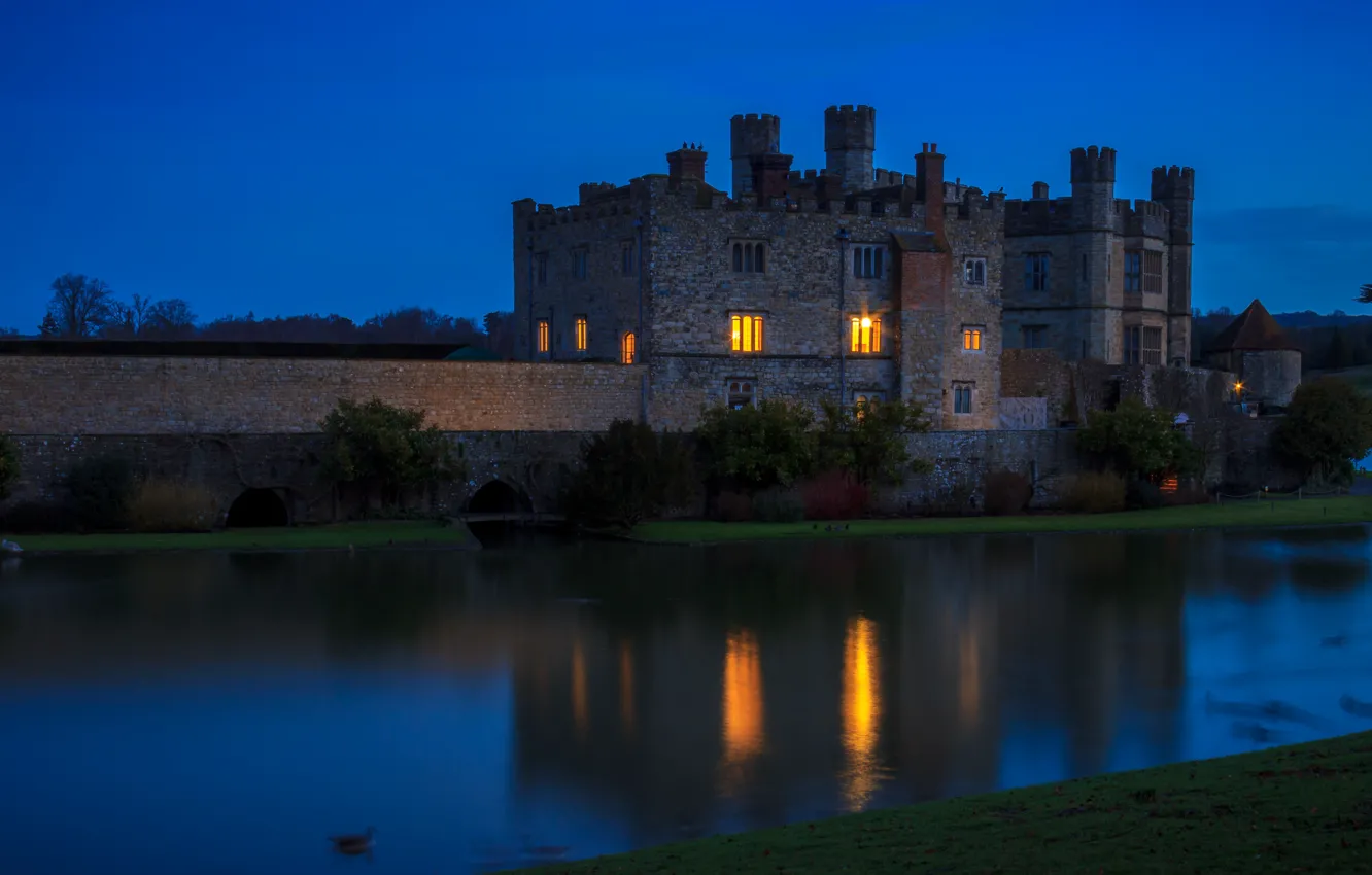 Фото обои ночь, огни, отражение, синева, замок, берег, Англия, окна