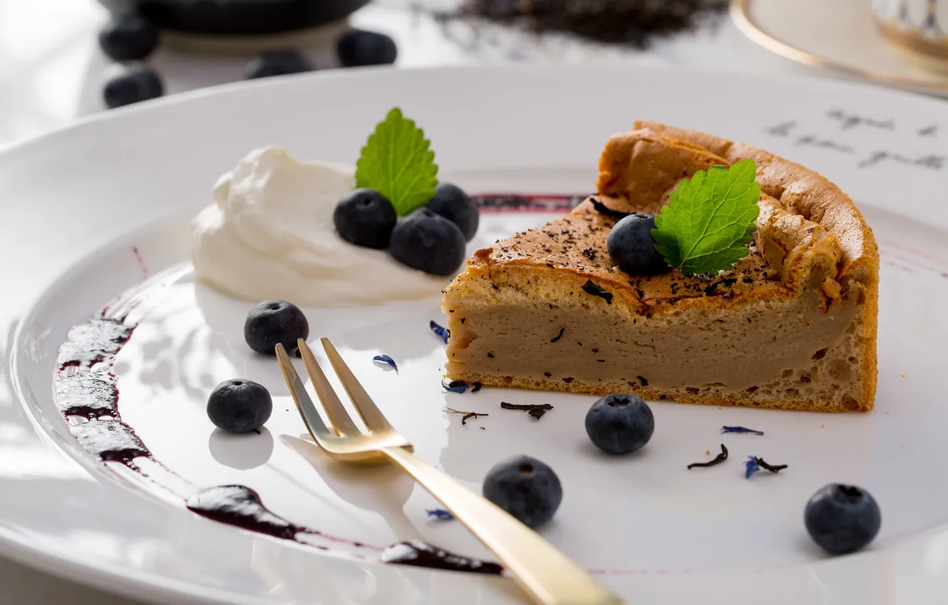 Фото обои ягоды, пирог, мята, крем, выпечка