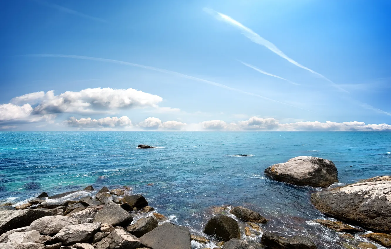 Фото обои море, волны, пляж, небо, камни, берег, beach, sky