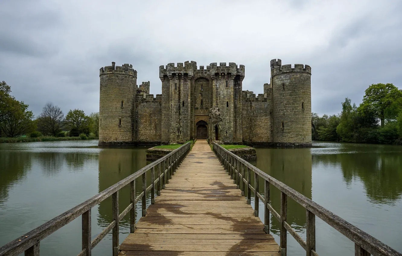 Фото обои небо, деревья, мост, озеро, Англия, England, Bodiam castle, средневековая архитектура