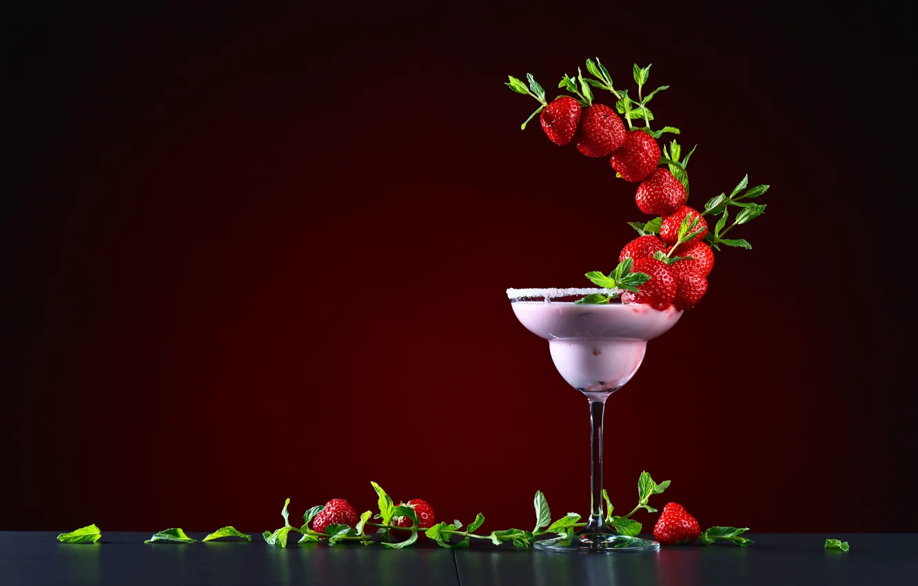 Фото обои листья, дизайн, бокал, клубника, ягода, коктейль, красная