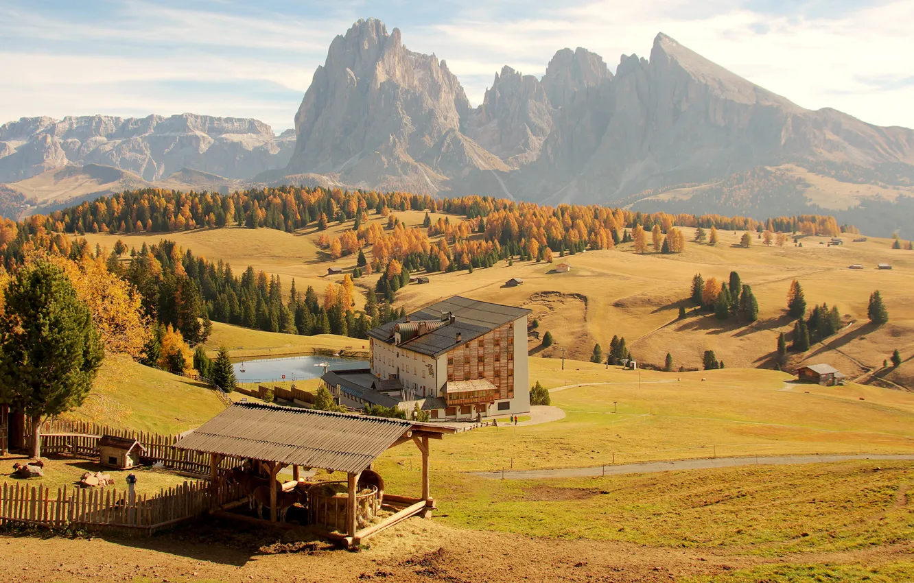 Фото обои осень, солнце, деревья, горы, скалы, поля, бассейн, Альпы
