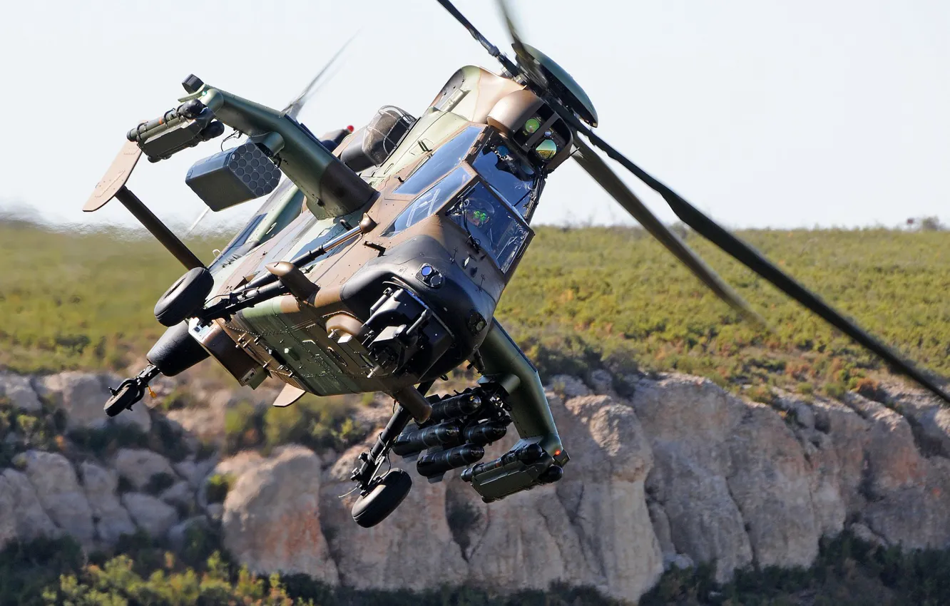 Фото обои Airbus, Пилот, ПТУР, ВВС Франции, Eurocopter Tiger, Шасси, Ударный вертолёт, Airbus Helicopters