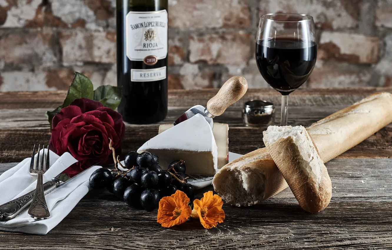 Фото обои вино, сыр, хлеб, виноград, батон