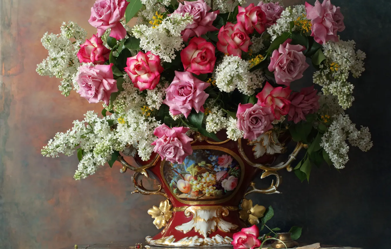 Фото обои цветы, ветки, розы, букет, ваза, столик, сирень, бумаги