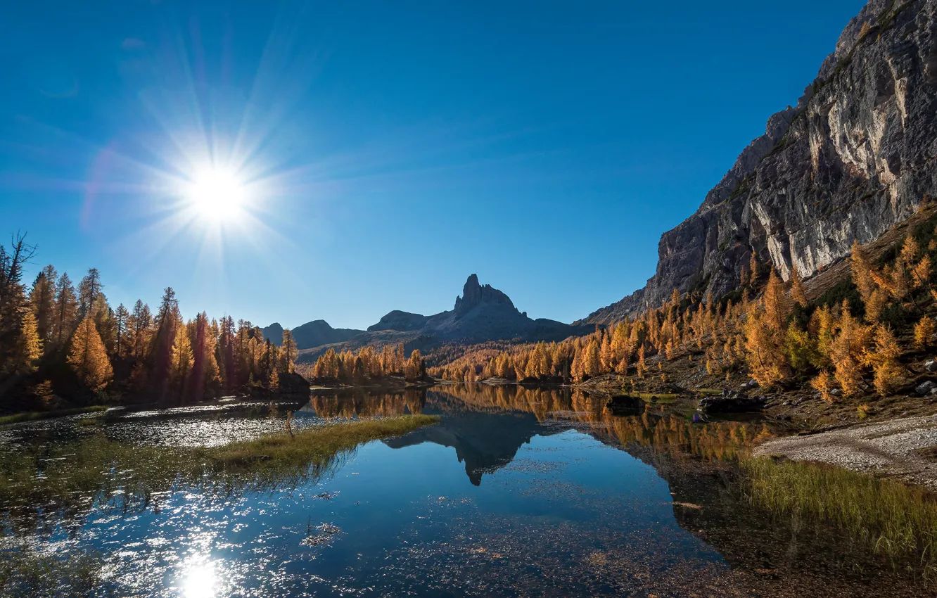 Фото обои осень, лес, солнце, деревья, горы, озеро, Италия, Italy