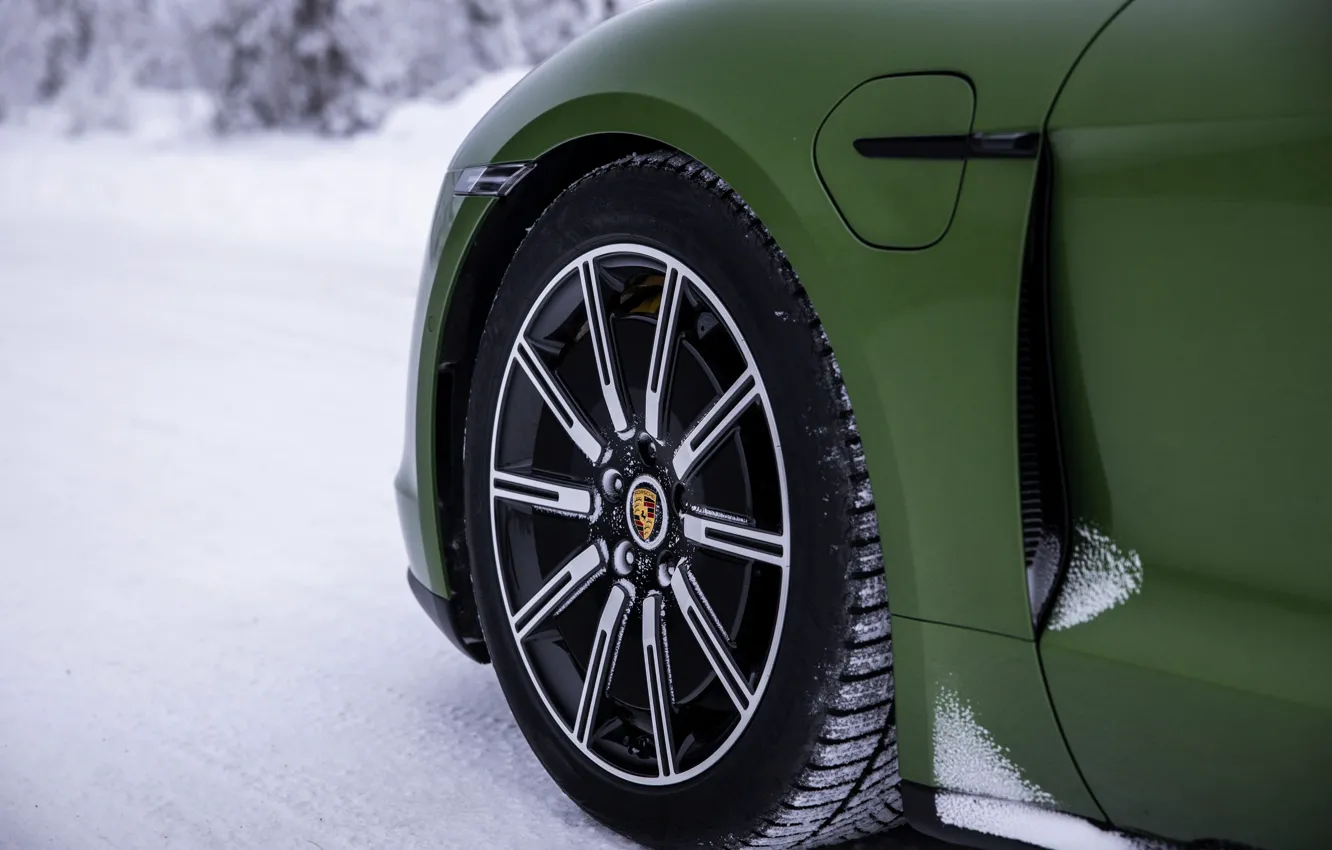 Фото обои снег, колесо, Porsche, зелёный, 2020, Taycan, Taycan 4S