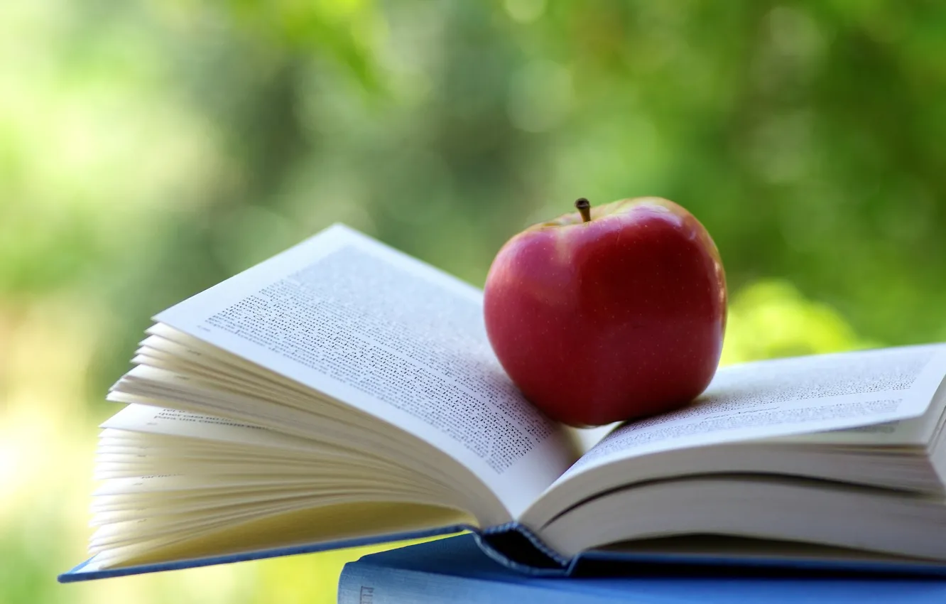 Фото обои яблоко, книга, фрукты, чтение, предмет