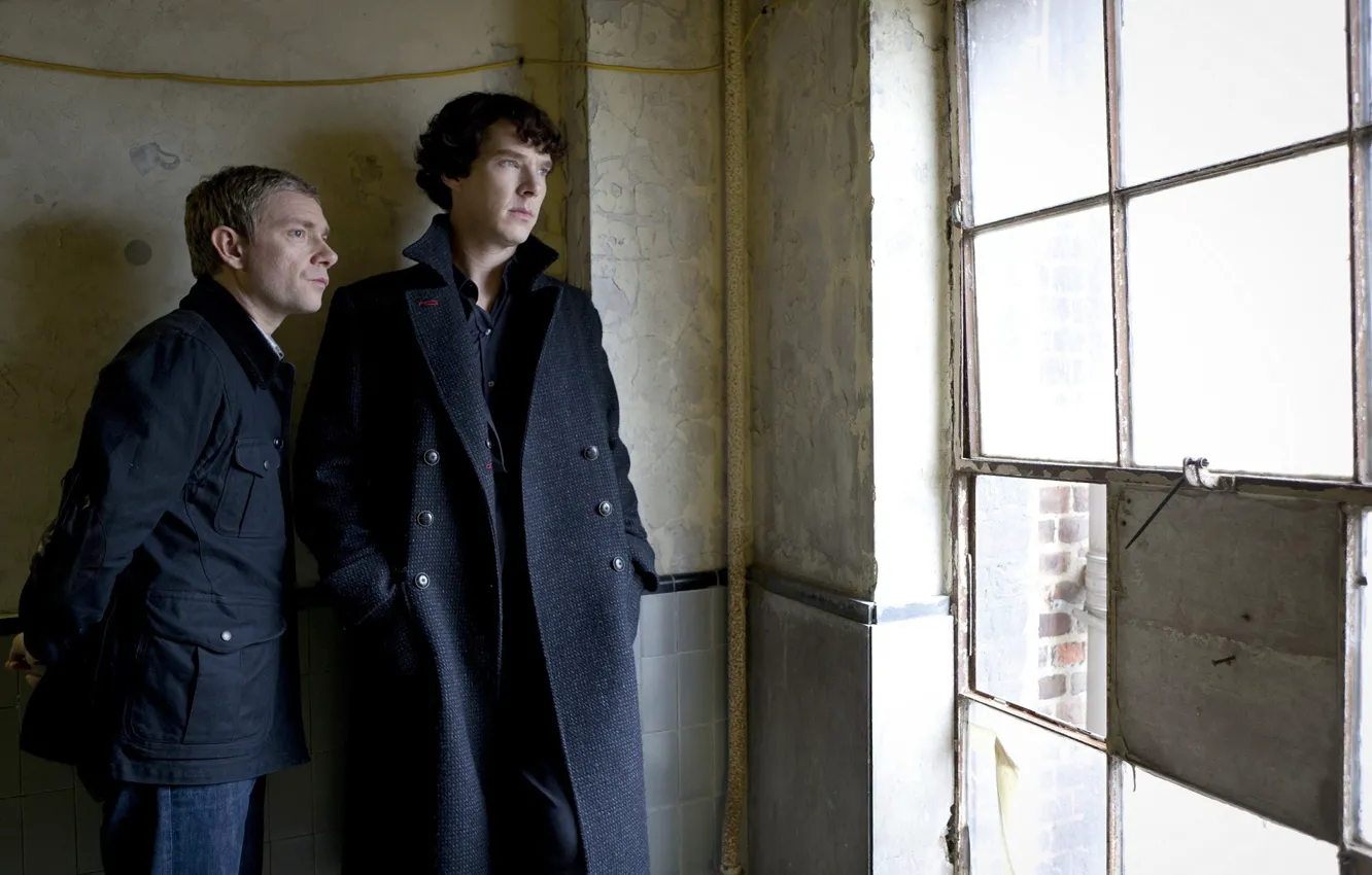 Фото обои окно, Мартин Фриман, Бенедикт Камбербэтч, Sherlock, Sherlock BBC, Sherlock Holmes, Джон Ватсон, Sherlock (сериал)