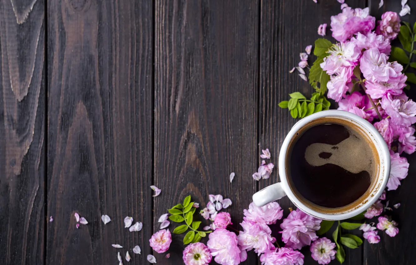 Фото обои цветы, розовые, wood, pink, blossom, flowers, coffee cup, чашка кофе