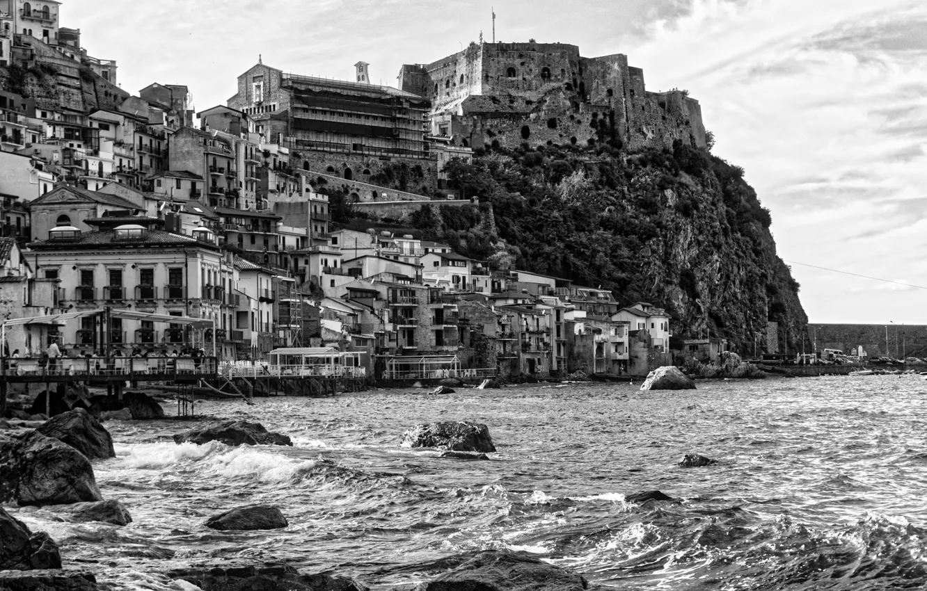 Фото обои rock, house, sea, Italy, monochrome, village, Scilla, Calabria