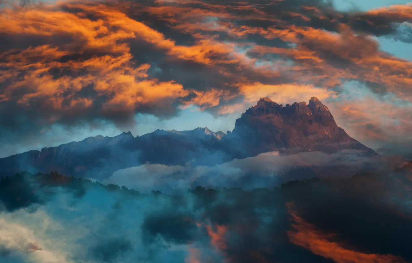 Фото обои облака, пейзаж, рассвет, гора