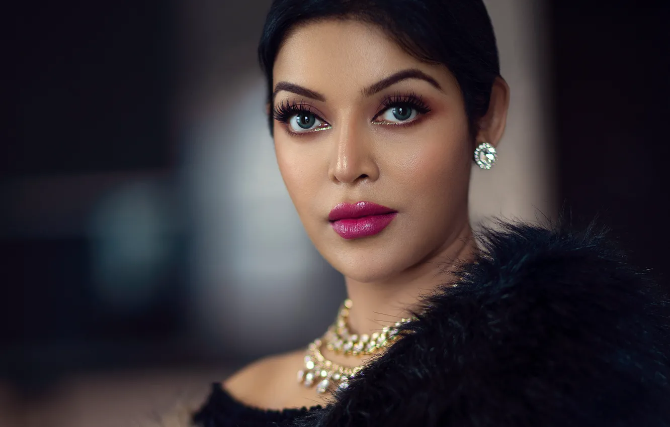 Фото обои girl, eyes, smile, beautiful, model, pretty, beauty, lips
