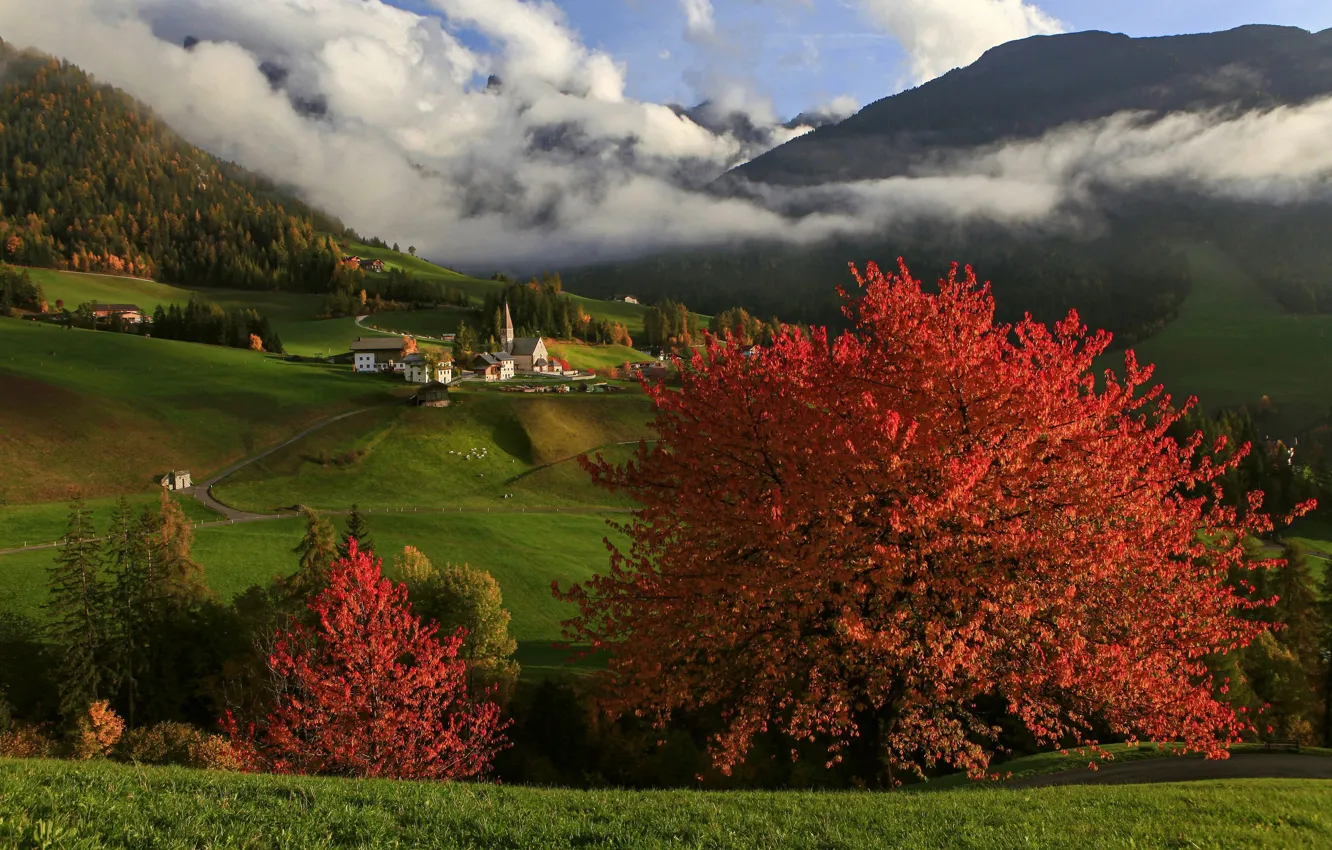 Фото обои осень, облака, пейзаж, горы, природа, дома, деревня, пастбище