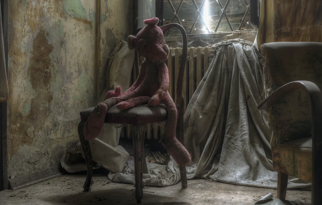 Фото обои комната, стул, розовая пантера