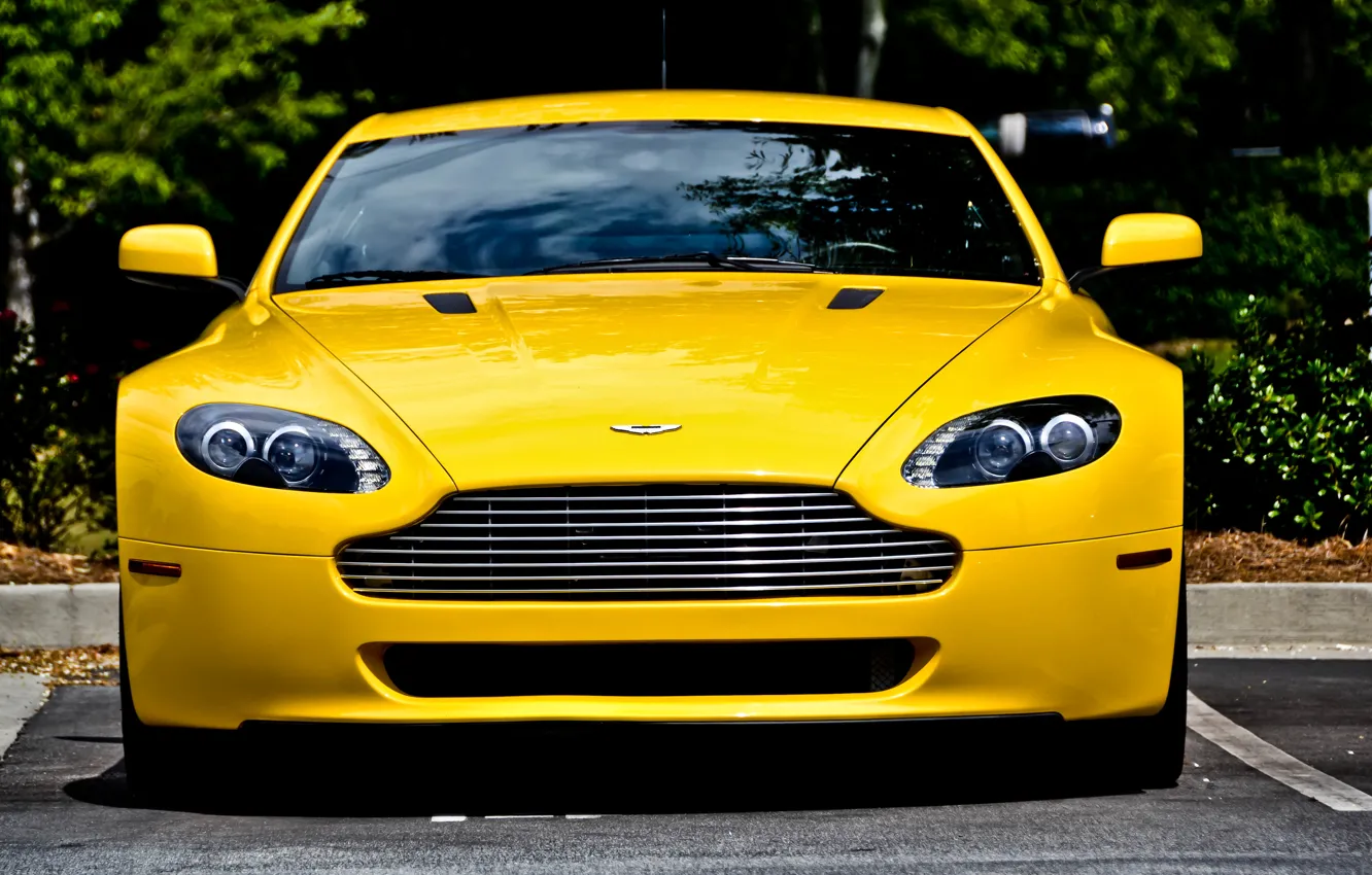Фото обои Aston Martin, Vantage, Front, View