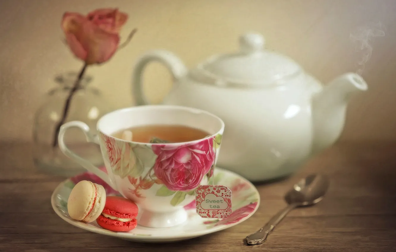 Фото обои чай, роза, чашка, заварник, макарун