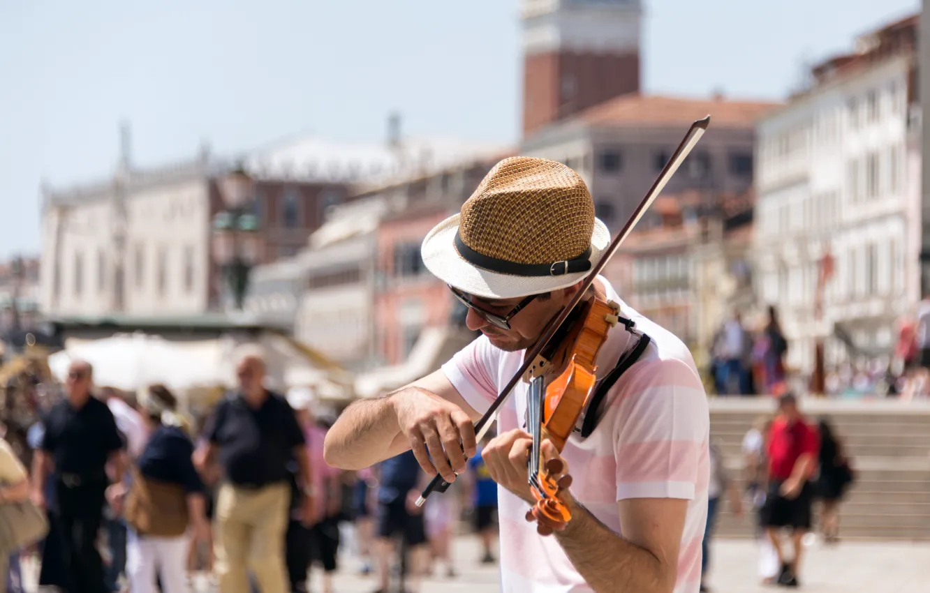 Фото обои музыка, улица, скрипка, человек