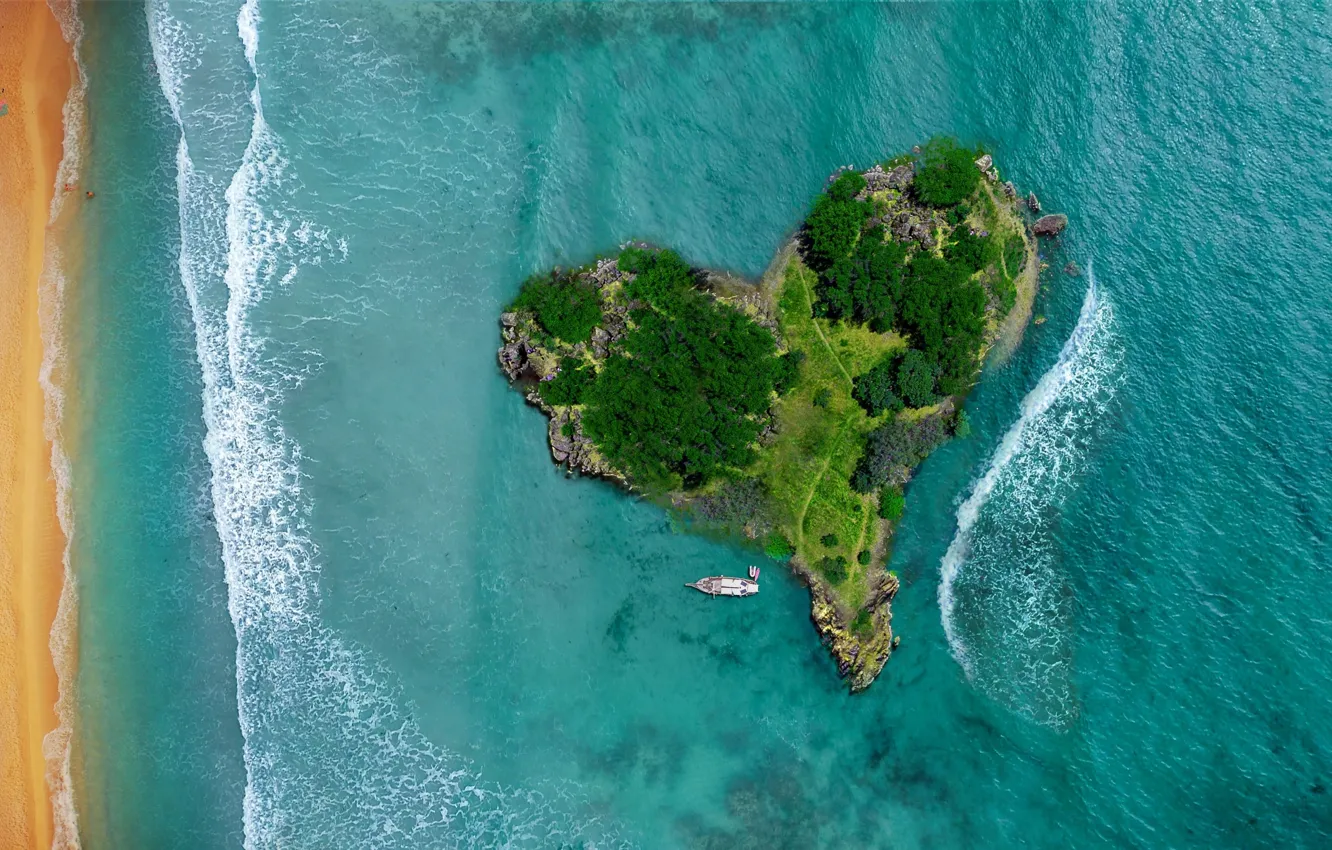 Фото обои море, лодка, сердце, остров, панорама