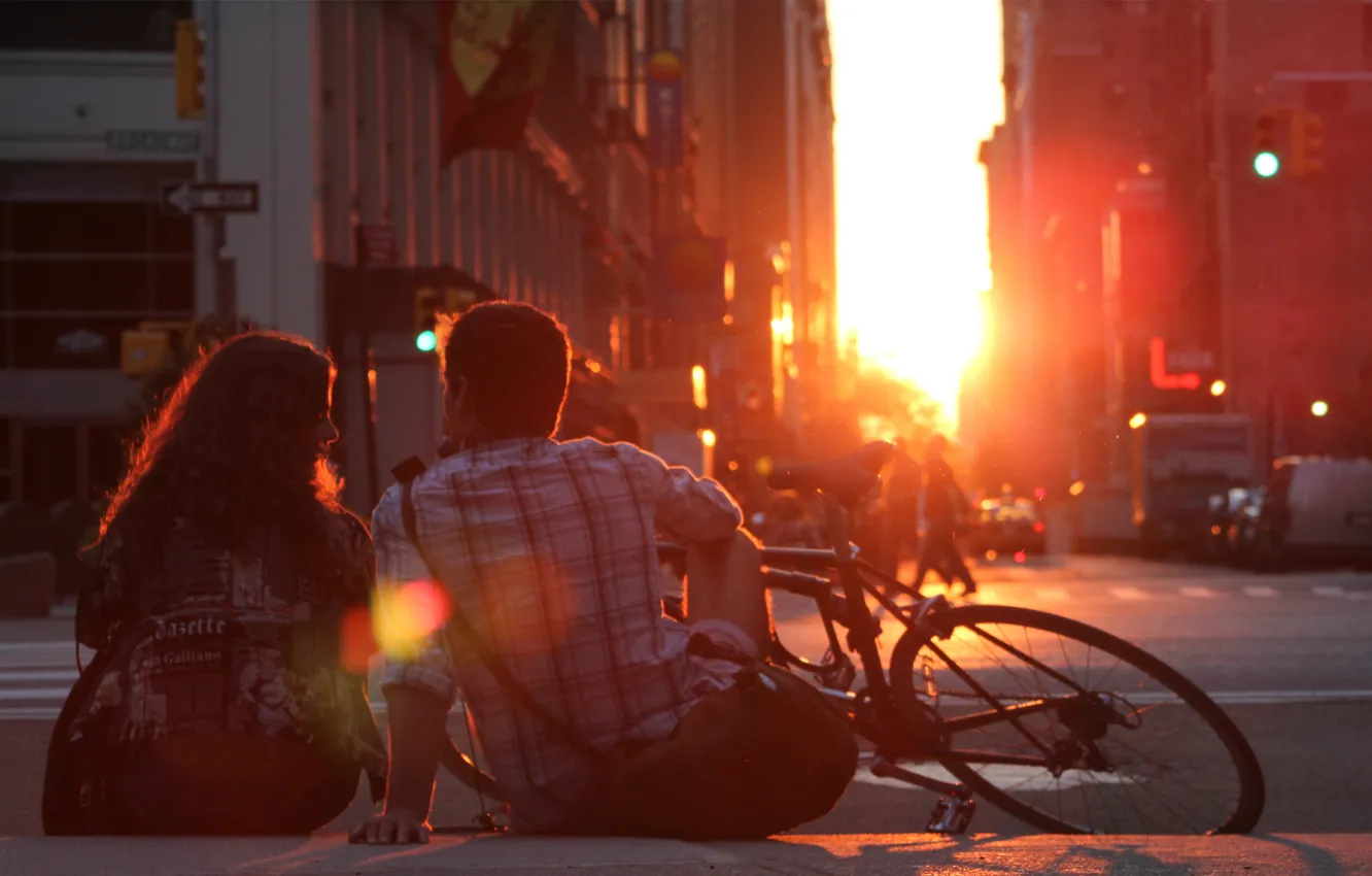 Фото обои девушка, солнце, любовь, закат, велосипед, романтика, пара, love
