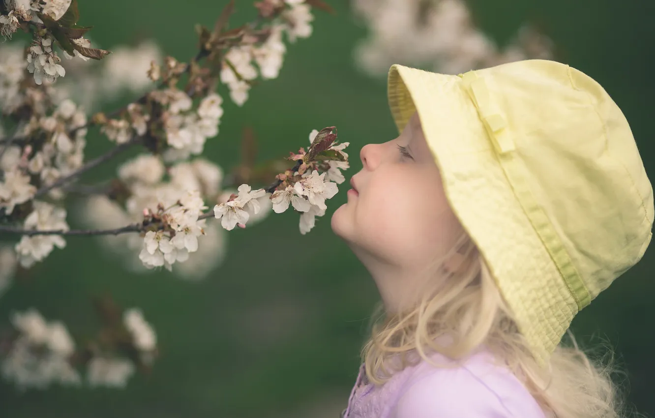 Фото обои весна, девочка, цветение, панама