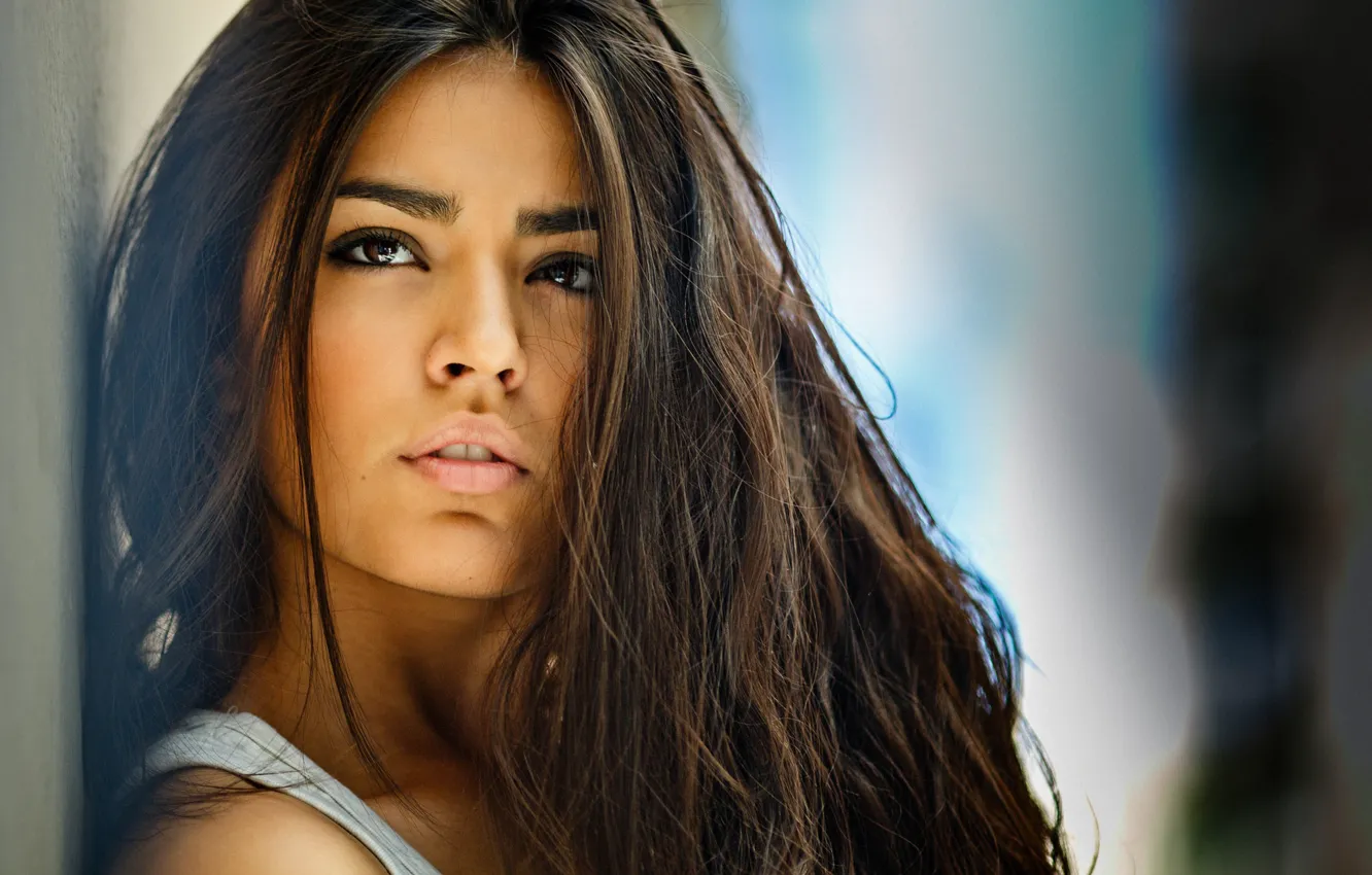 Фото обои girl, lips, hair, look, latino