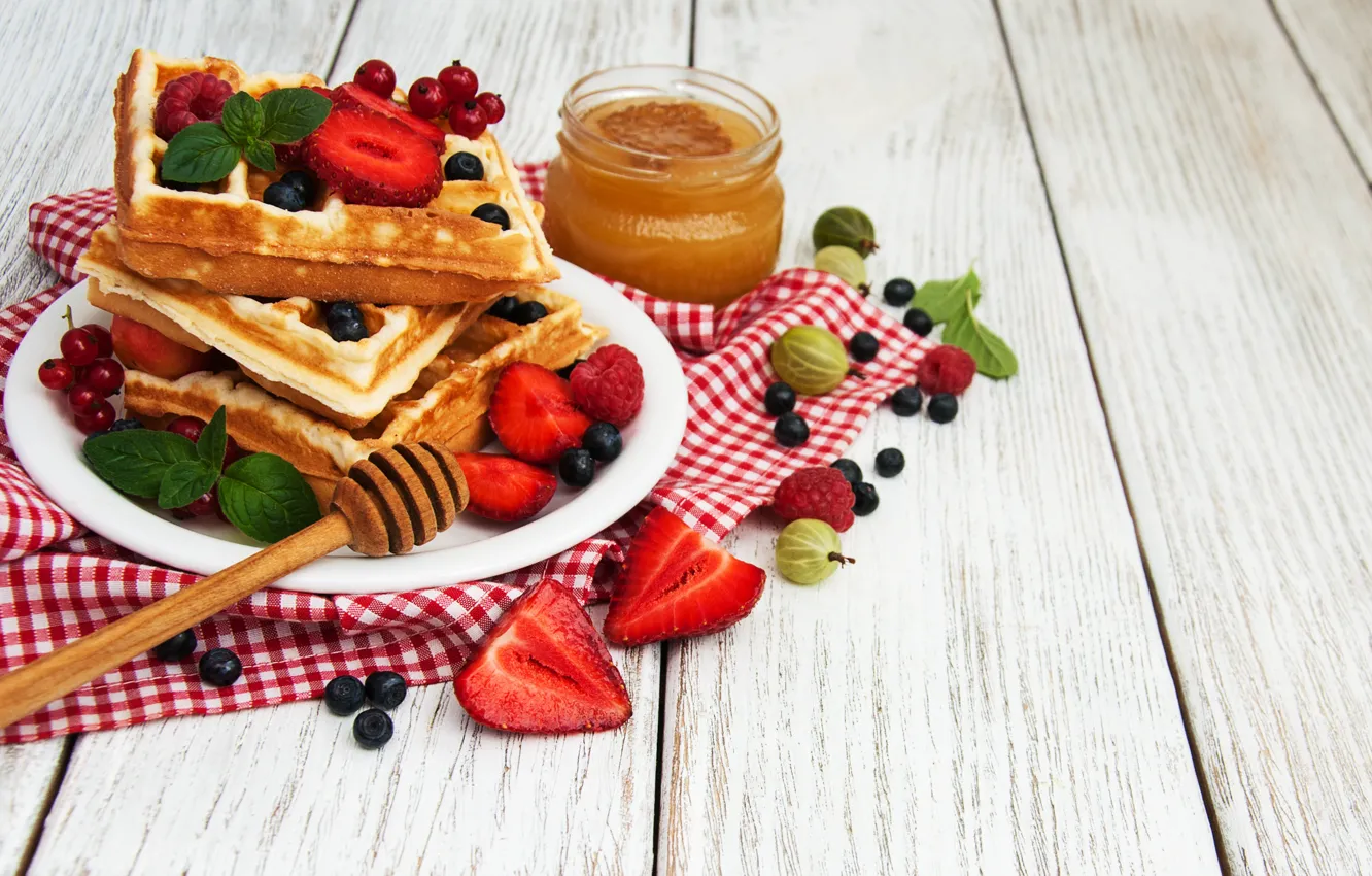 Фото обои ягоды, мед, вафли, Olena Rudo