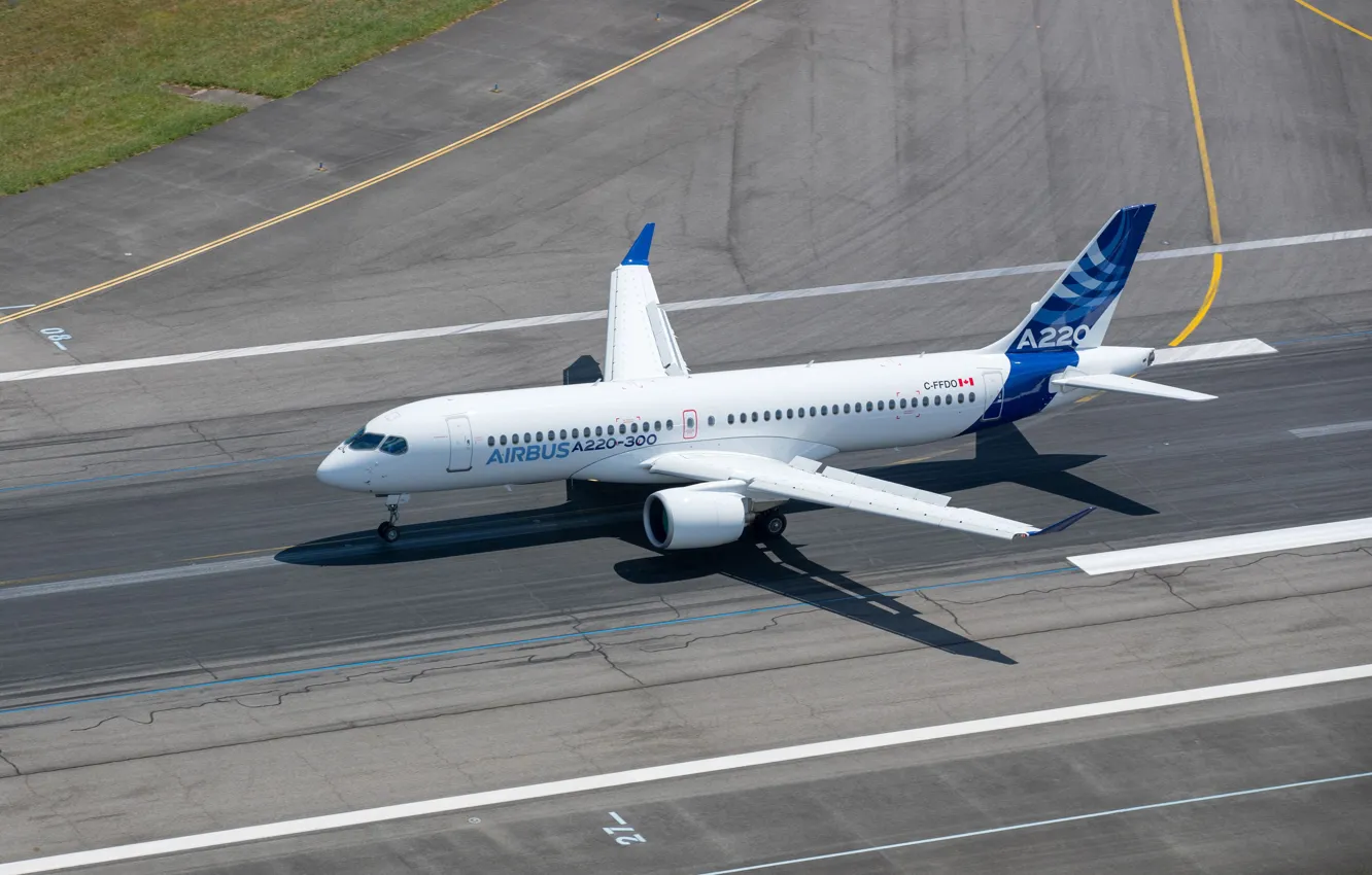 Фото обои Посадка, Airbus, ВПП, Авиалайнер, Airbus A220, A220, Bombardier CSeries