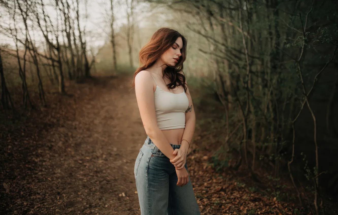 Фото обои girl, beautiful, pretty, jeans, long-haired, tank top