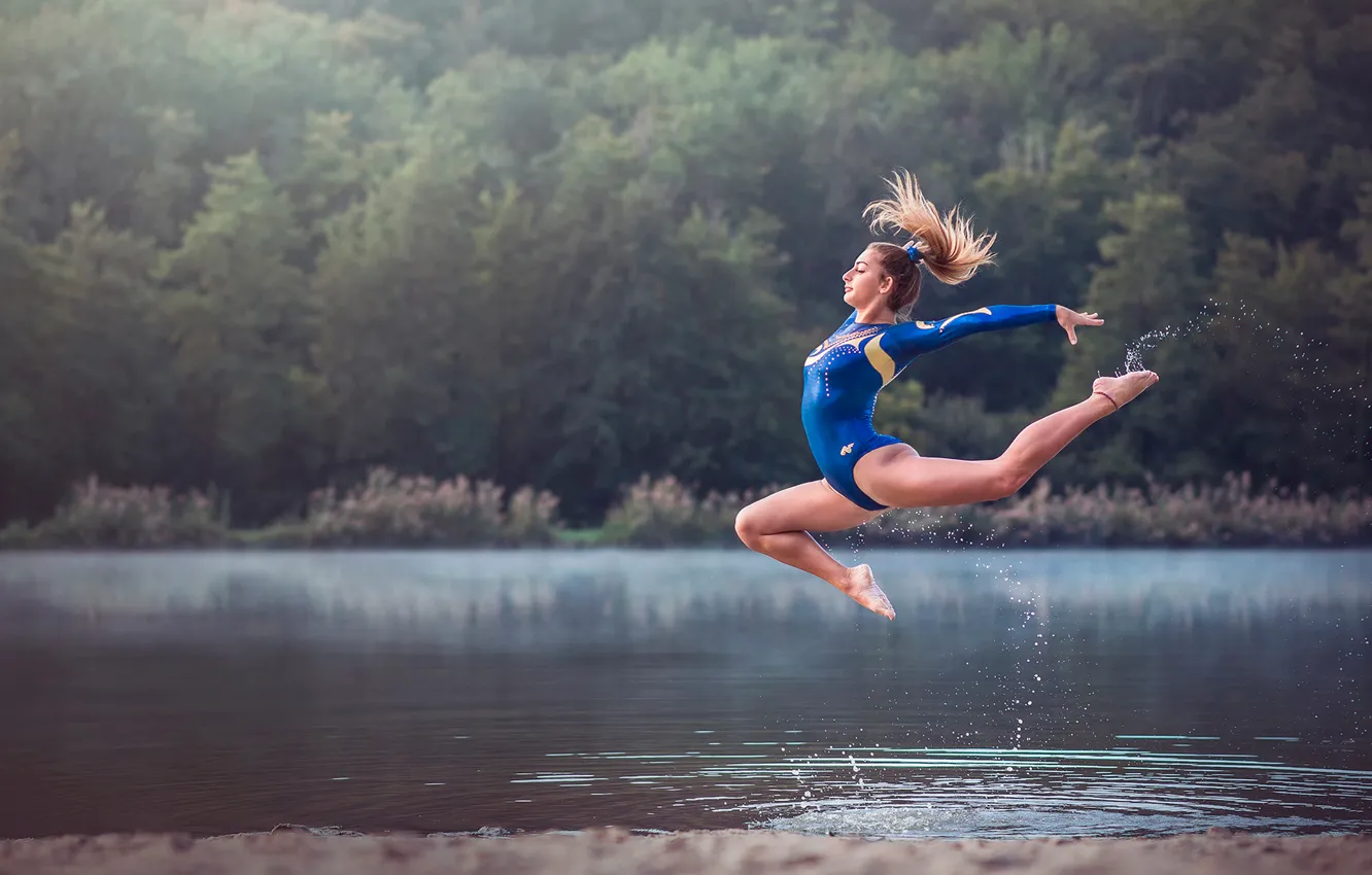 Фото обои прыжок, грация, гимнастка, Alexiane