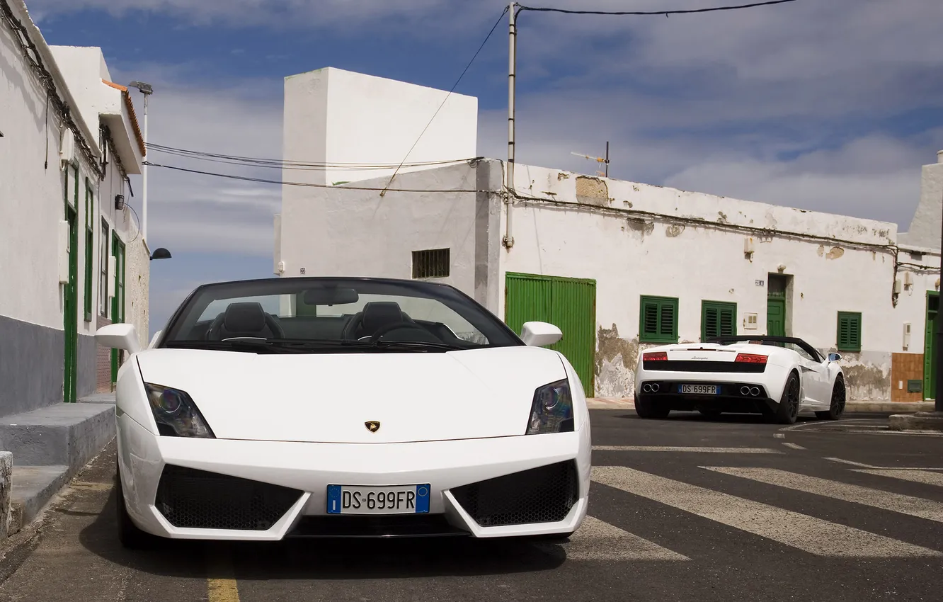 Фото обои машина, здания, белая, кабриолет, supercar, ламборгини, галлардо, lamborghini gallardo lp560-4 spyder