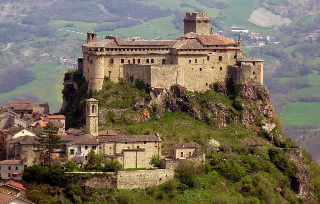 Фото обои город, замок, Италия, крепость, Italy, Парма, Parma, Upper Ceno Valley