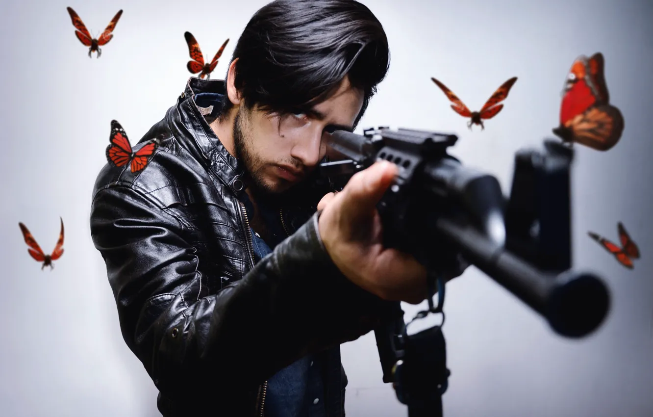 Фото обои бабочки, оружие, человек