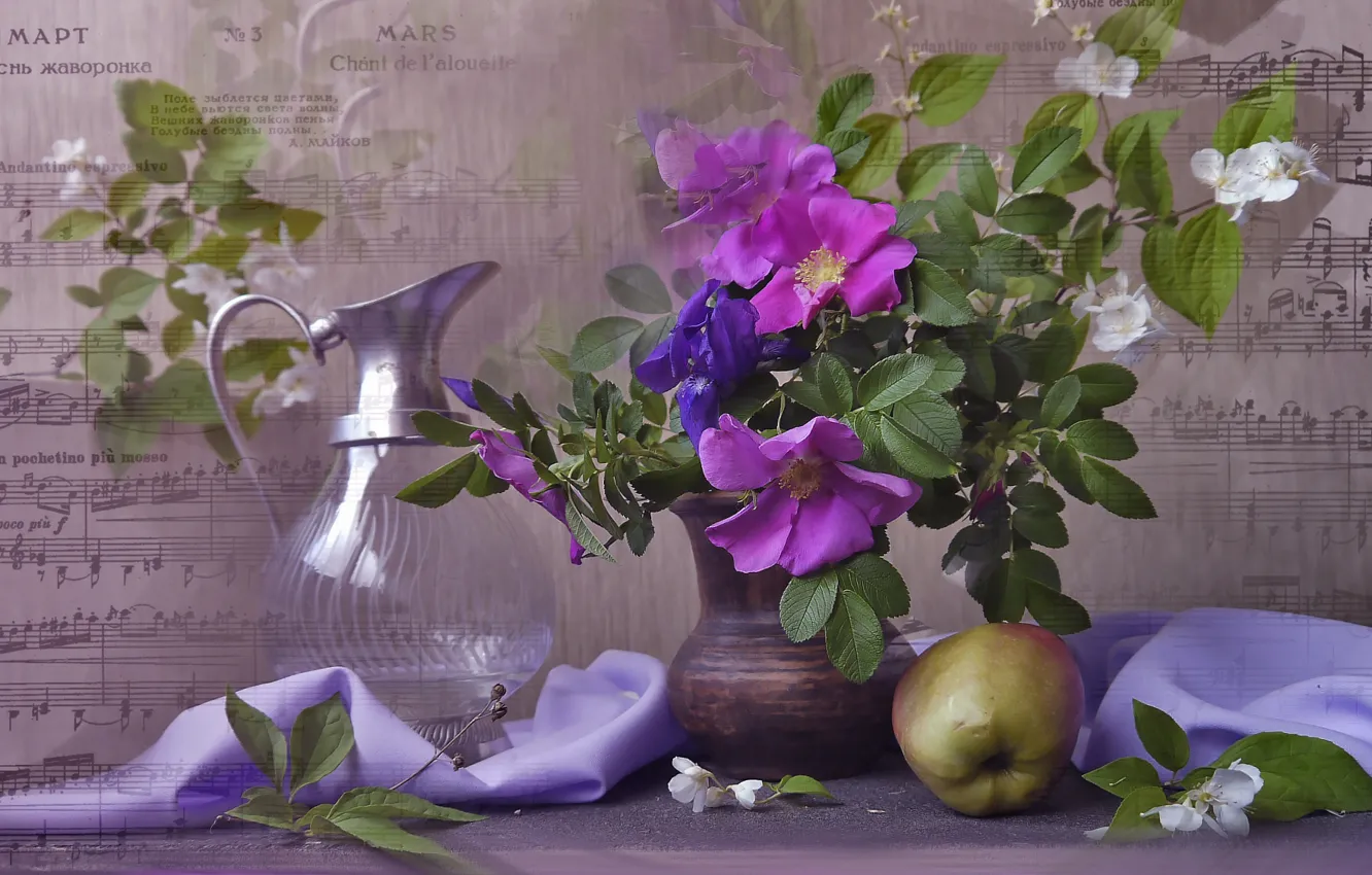 Фото обои цветы, ветки, ноты, яблоко, шиповник, ткань, ваза, кувшин