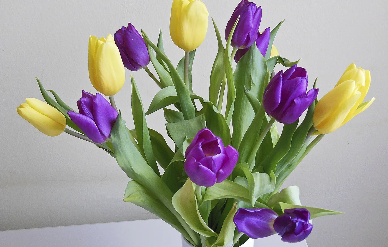 Фото обои букет, желтые, тюльпаны, ваза, сиреневые