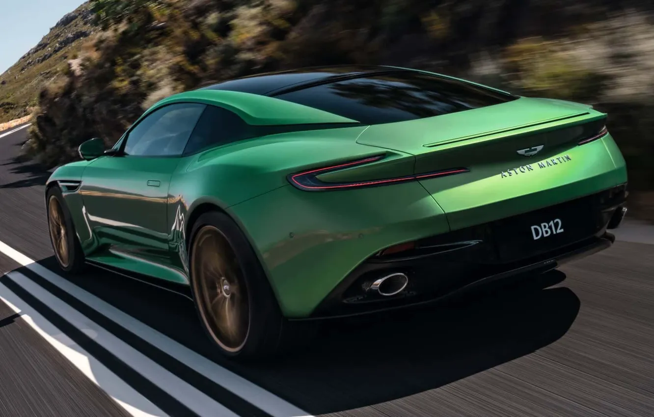 Фото обои Aston Martin, скорость, шоссе, вид сзади, спортивное купе, 2023, sports coupe, Aston Martin DB12