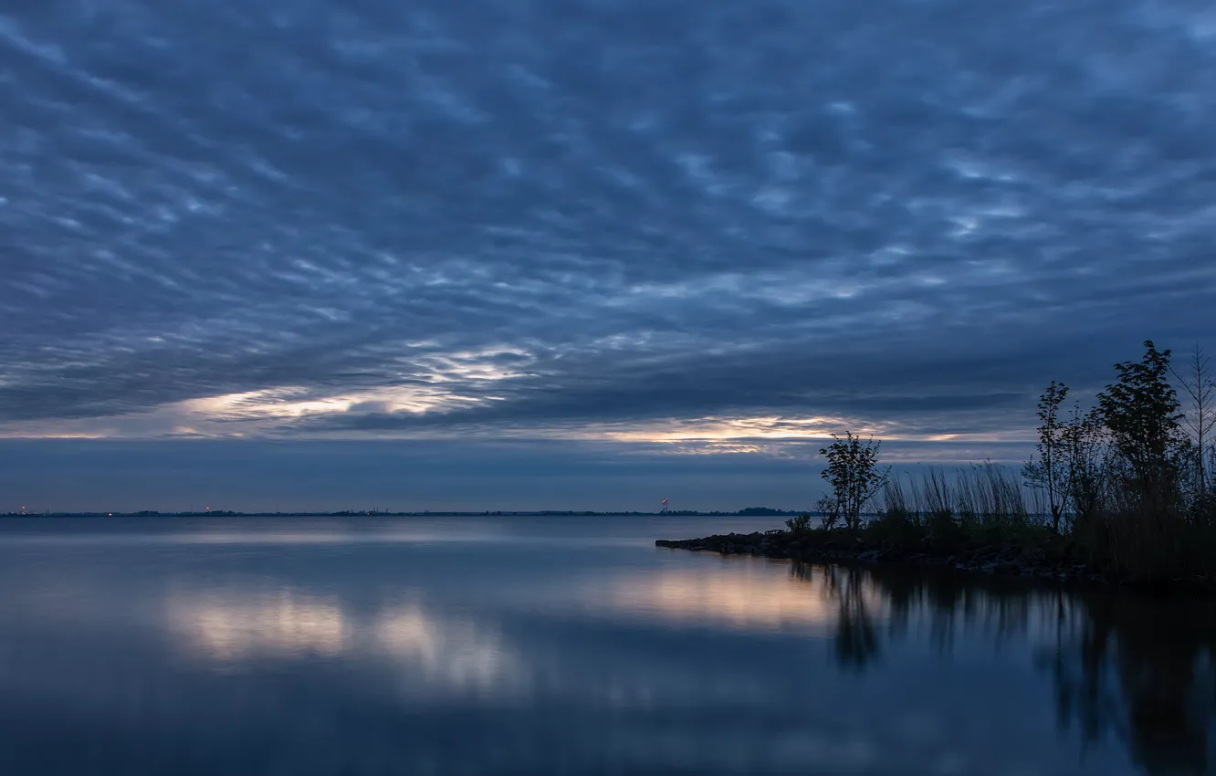 Фото обои облака, озеро, вечер