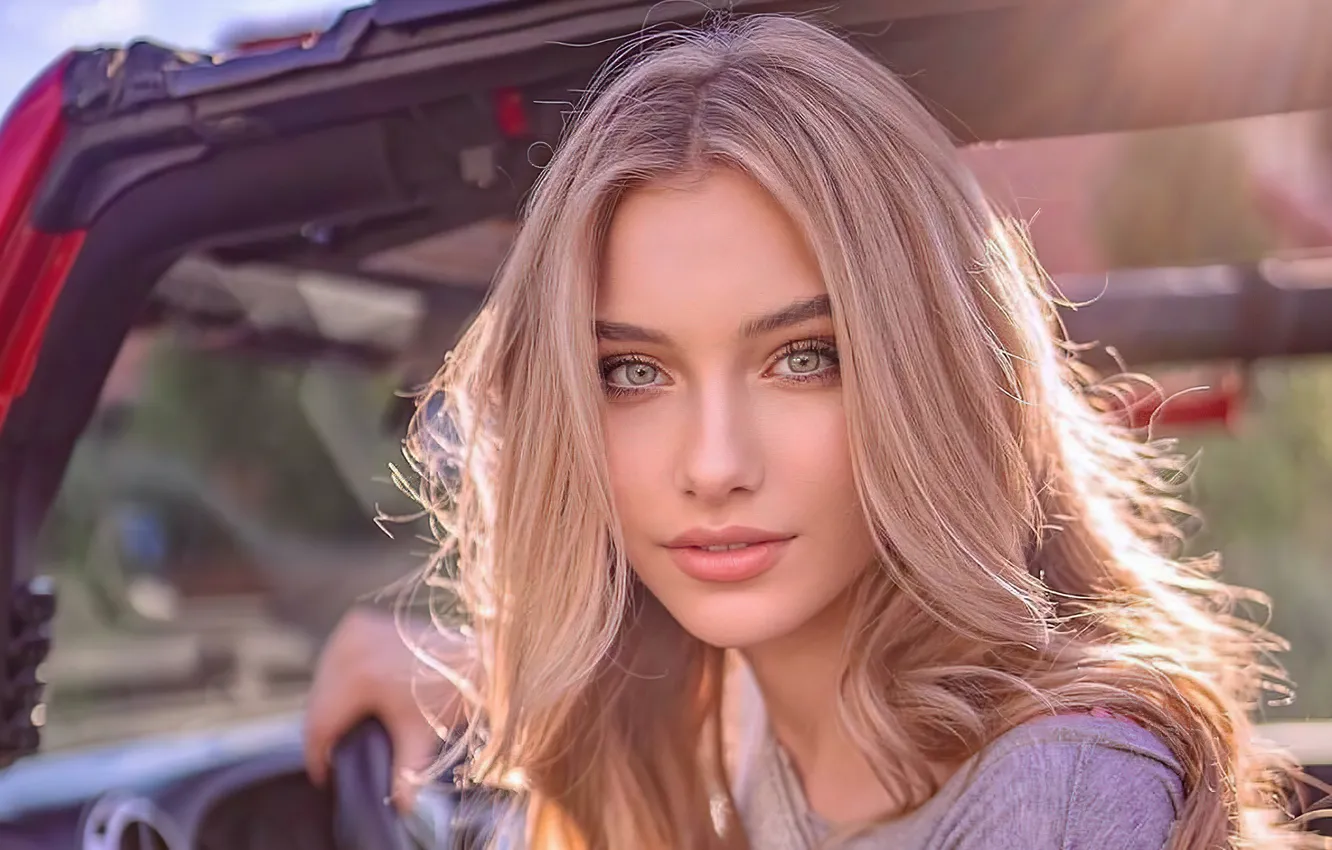 Фото обои авто, взгляд, девушка, лицо, фото, блондинка, губы, красотка