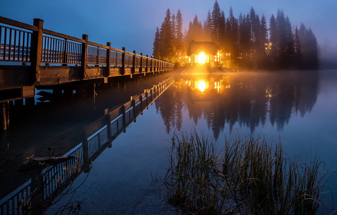 Фото обои Canada, British Columbia, Emerald Lake, twilight fog