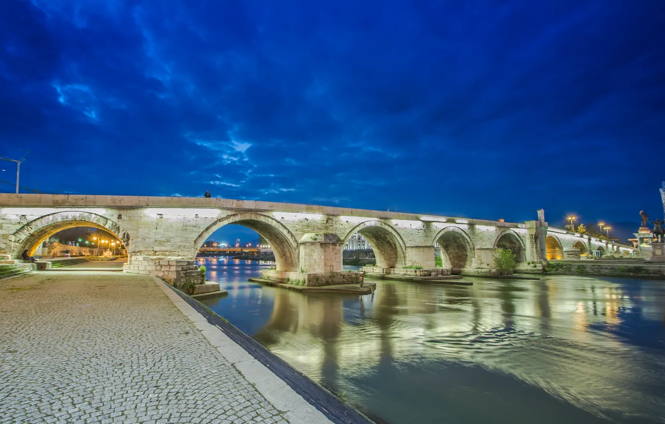 Фото обои небо, ночь, мост, огни, река, Македония, Скопье
