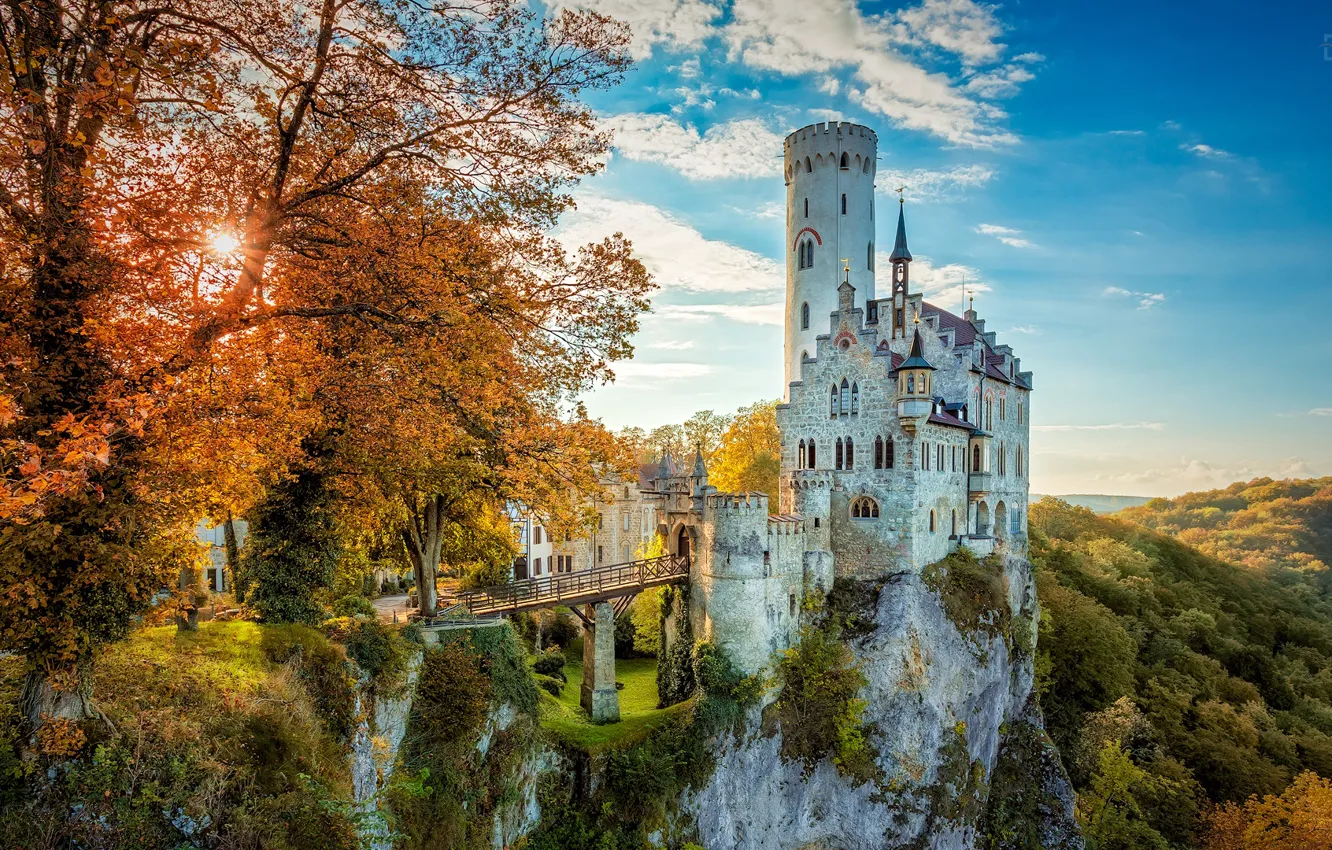 Фото обои осень, Германия, Октябрь, сказочный замок, земля Баден-Вюртемберг, коммуна Лихтенштайн, Замок Лихтенштейн, Schloss Lichtenstein