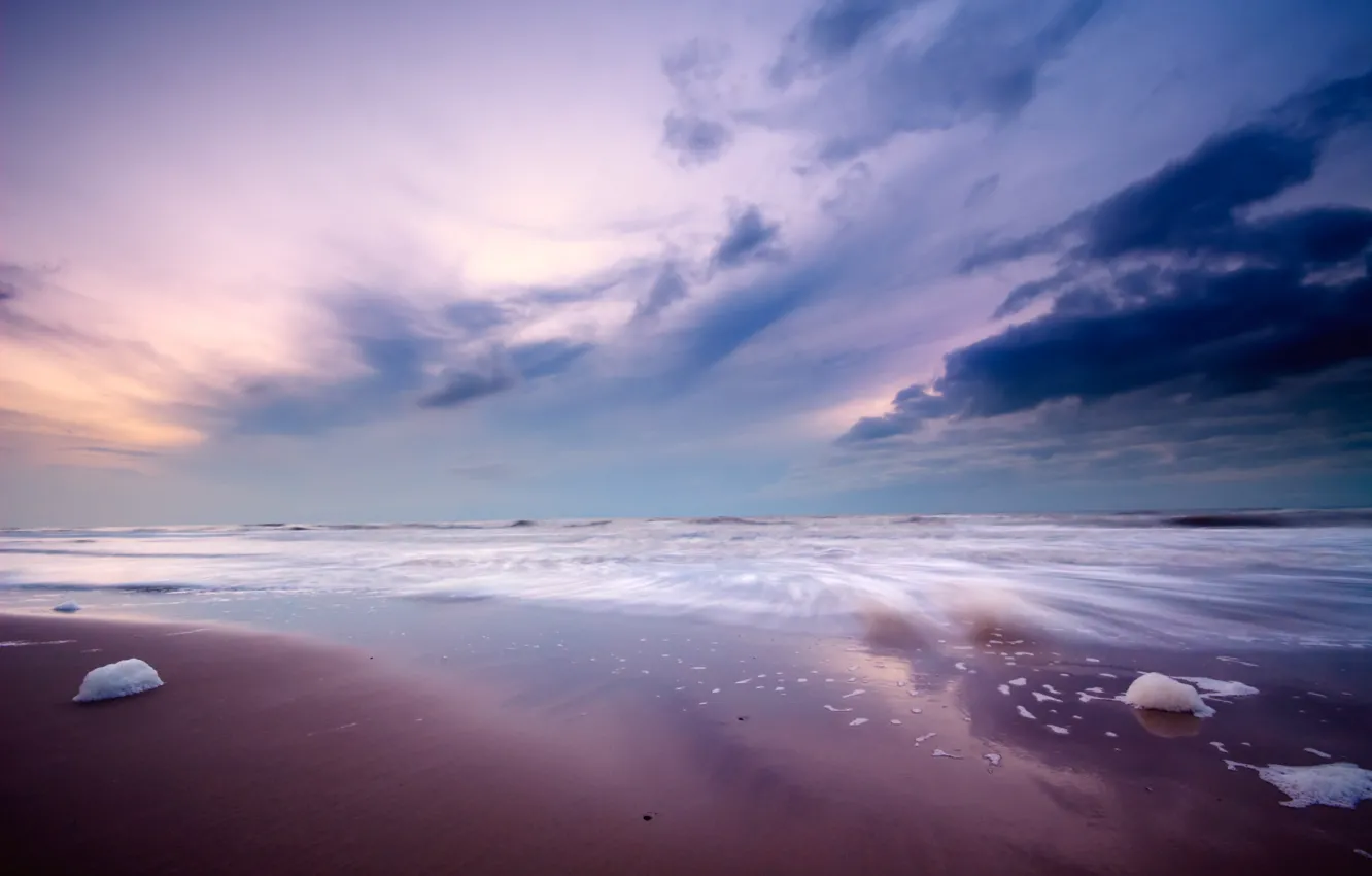Фото обои песок, море, небо, вода, камни, океан, берег, пейзажи