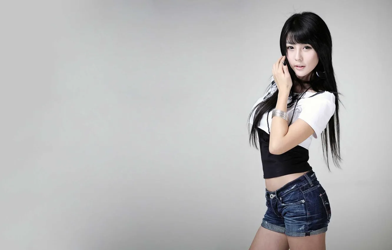 Фото обои взгляд, милая, красивая, pretty, look, cute, asian girl, джинсовые шорты