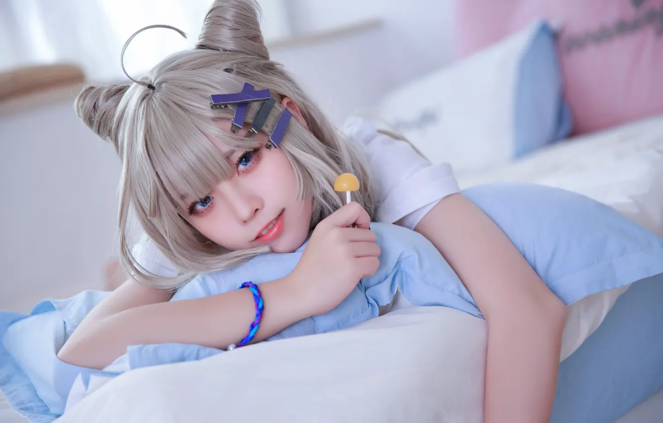 Фото обои Asian, Model, Bed, pretty, Woman, Pillow, Lollipop, Cosplay