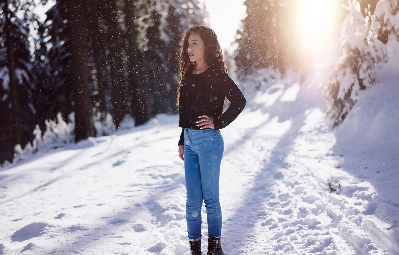 Фото обои снег, джинсы, солнечно, Martin Kühn, Shanice