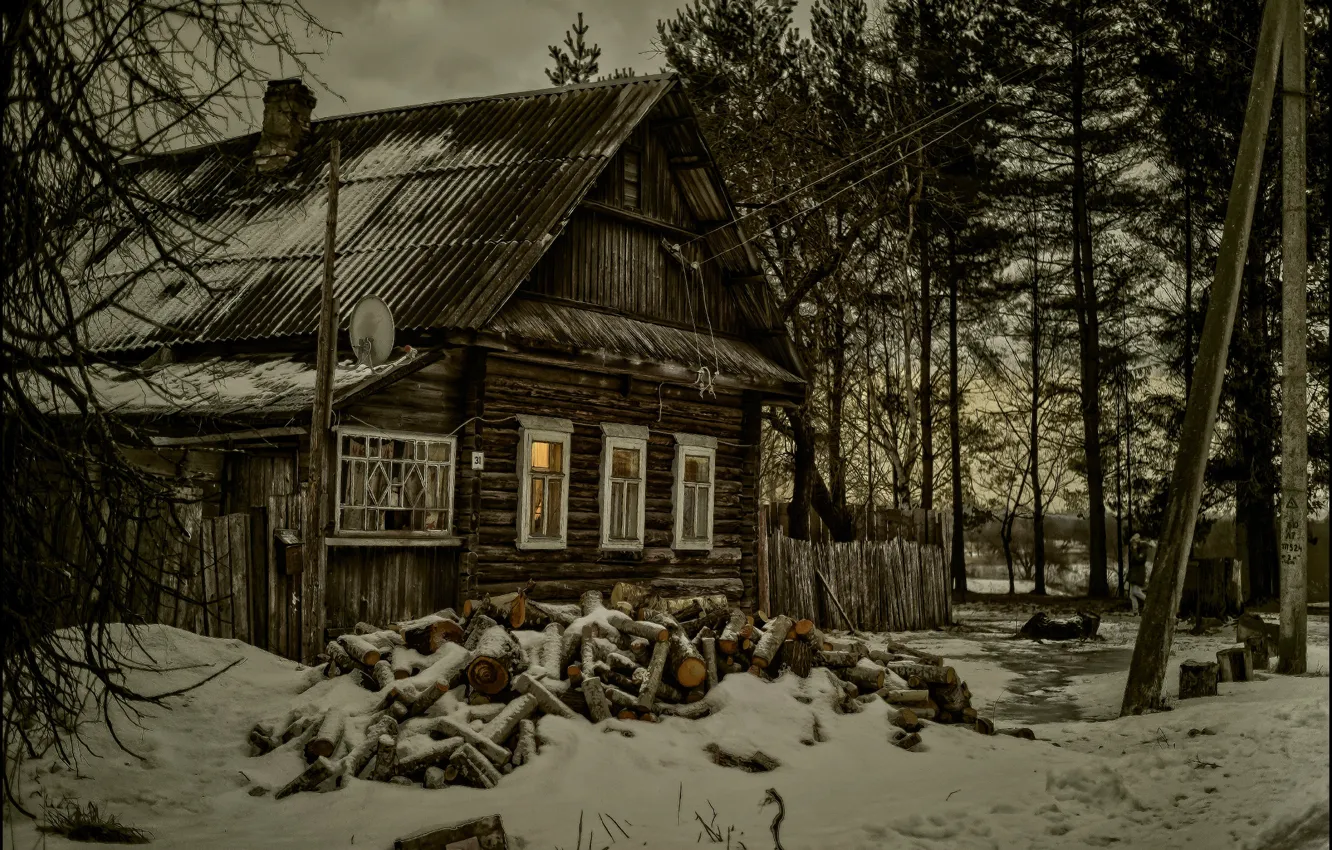 Фото обои снег, дом, обработка, деревня, дрова, сумерки